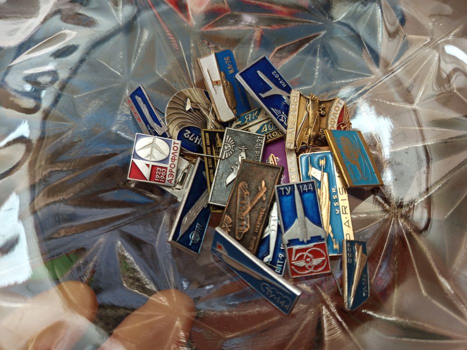 Продам значки Авиация оптом.
