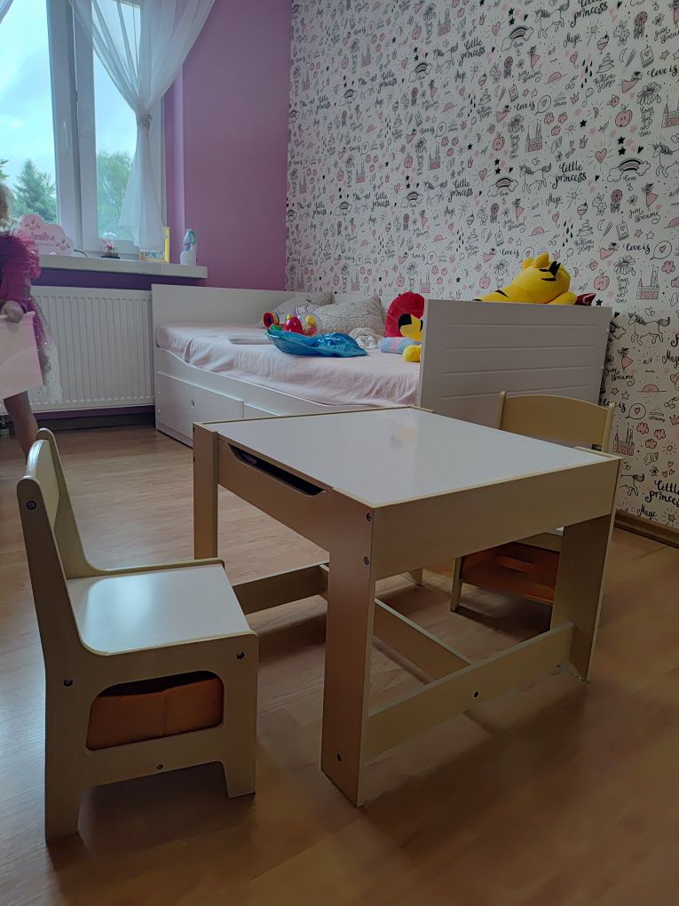 Zestaw dwustronny stolik i dwa krzesełka dla dziecka