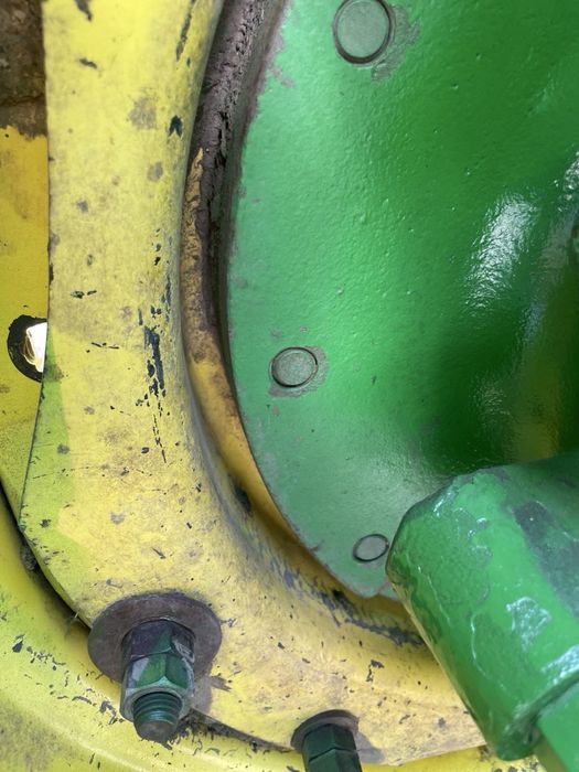 Трактор John Deere 8200