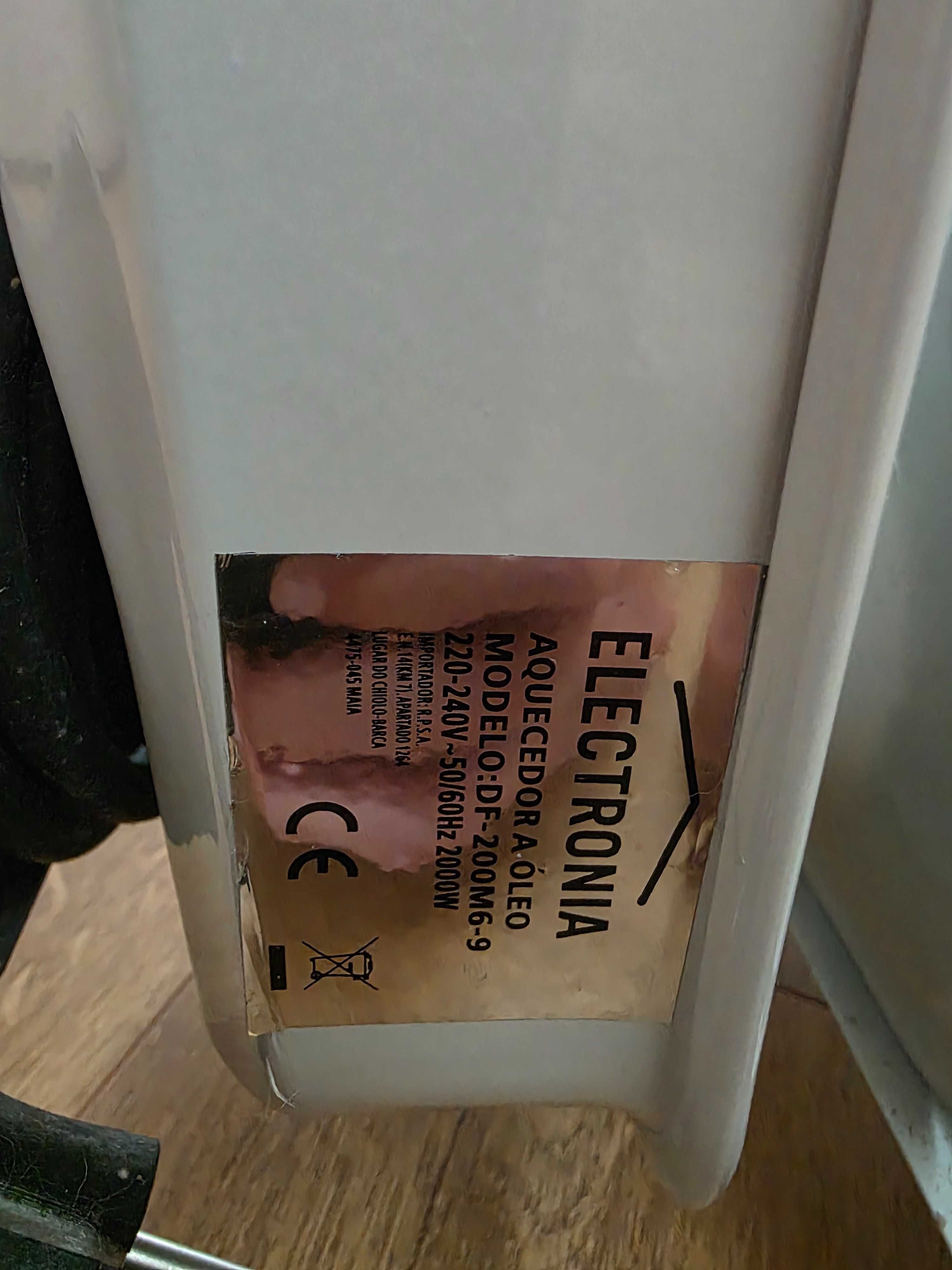 Aquecedor a óleo ELECTRONIA 2000W
