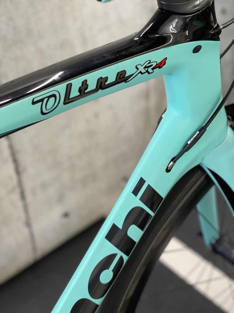 Szosa Bianchi Oltre XR4 celeste Campagnolo 61 cm