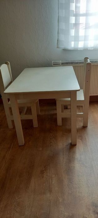 Sosnowy stoliczek z krzesełkami