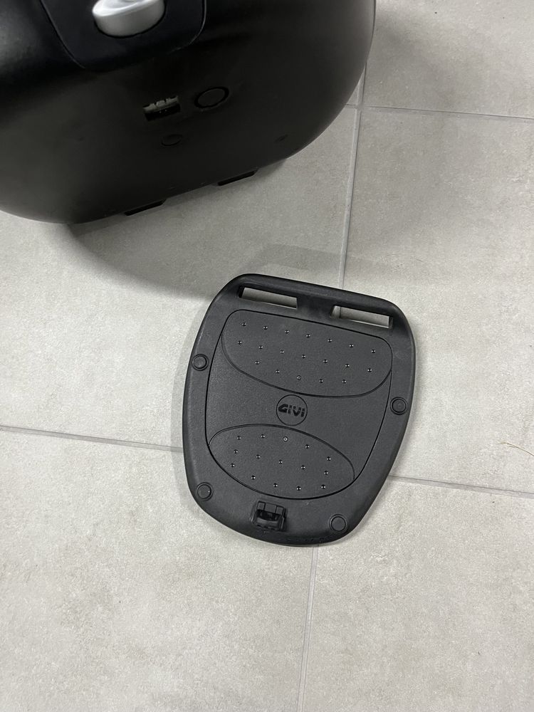 Top case Givi 34 L como nova