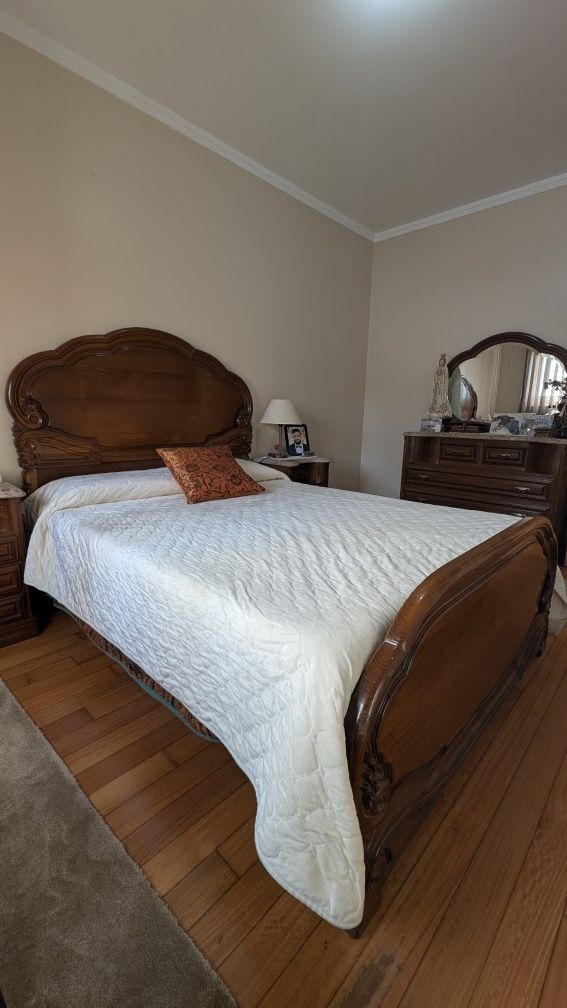 Quarto de Casal Completo em Madeira com Pedra de Granito