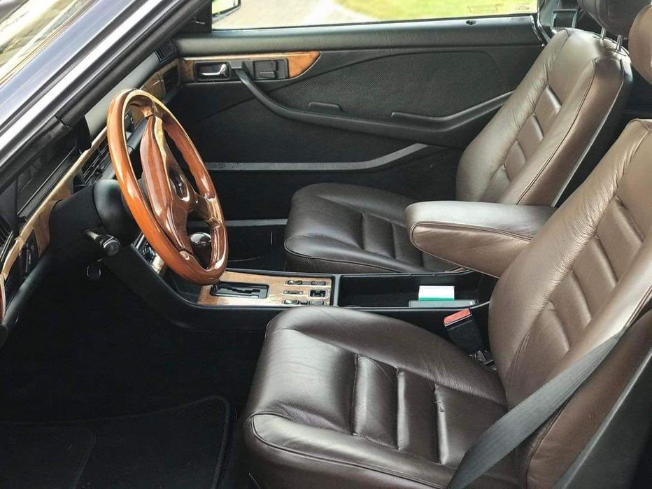 Mercedes SEC500 z aktywnym wydechem