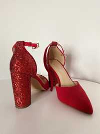 Туфлі червоні з красивим каблуком