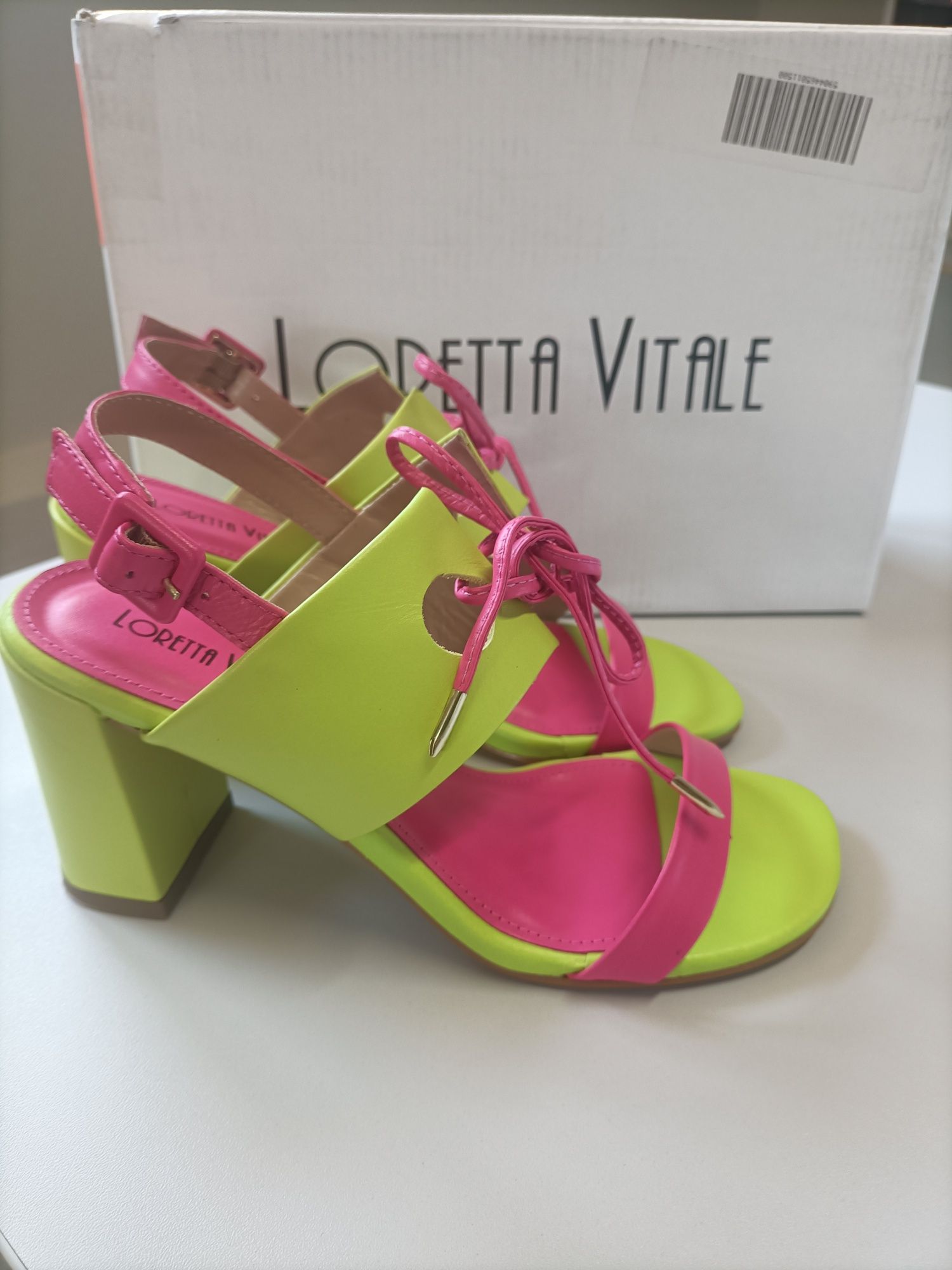 Sandały na obcasie Loretta Vitale 36