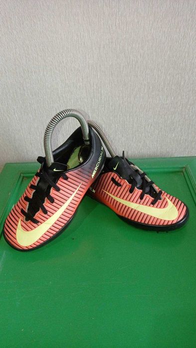 Сороконожкi -футзалкi фiрми Nike 28 розмiру