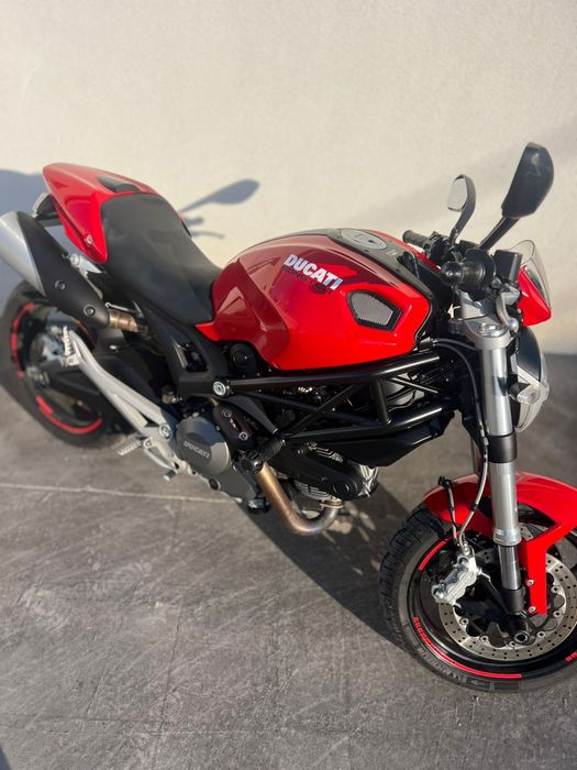 Ducati Monster 696