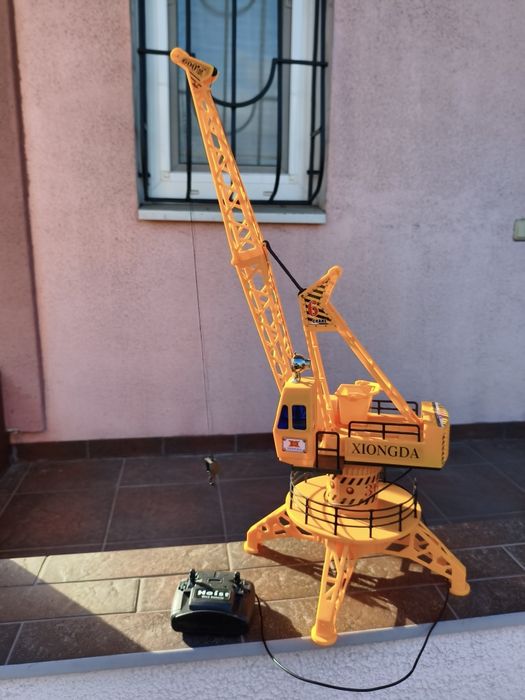 Продам на радіокерувані іграшку кран