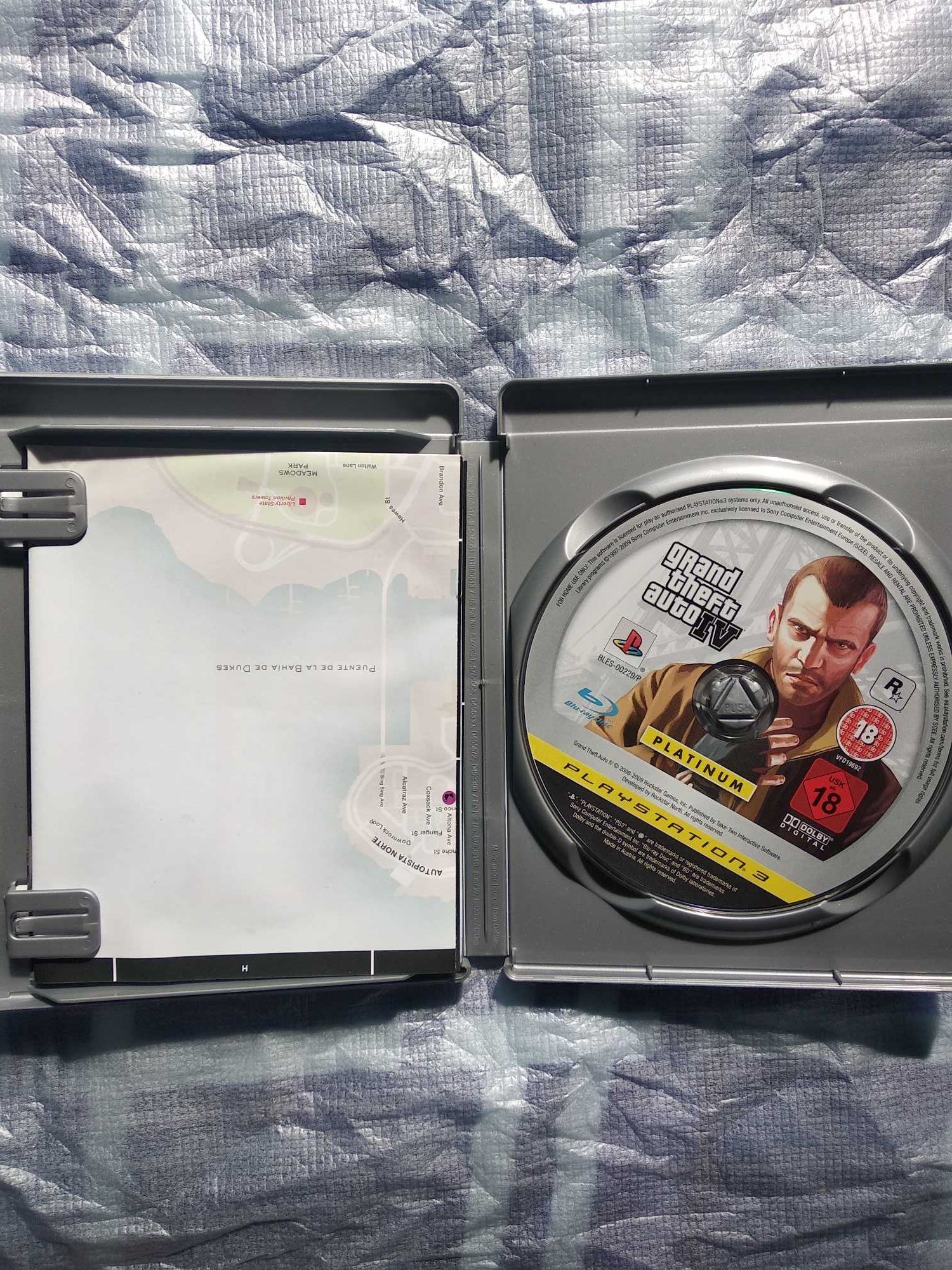 GTA 4 PS3 Platinum + Guia oficial em Espanhol