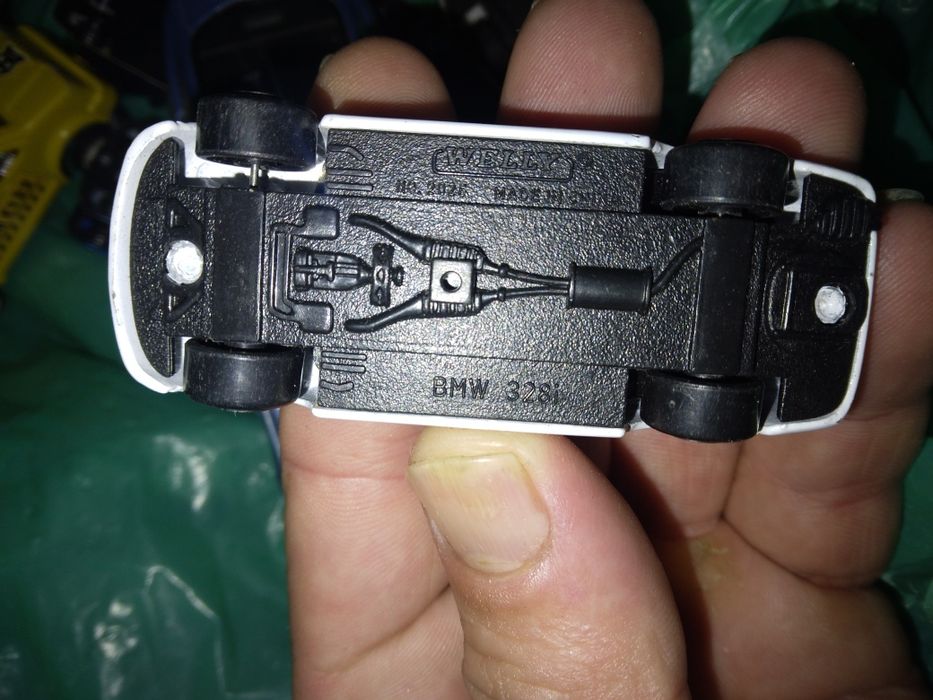 Vendo vários carinhos