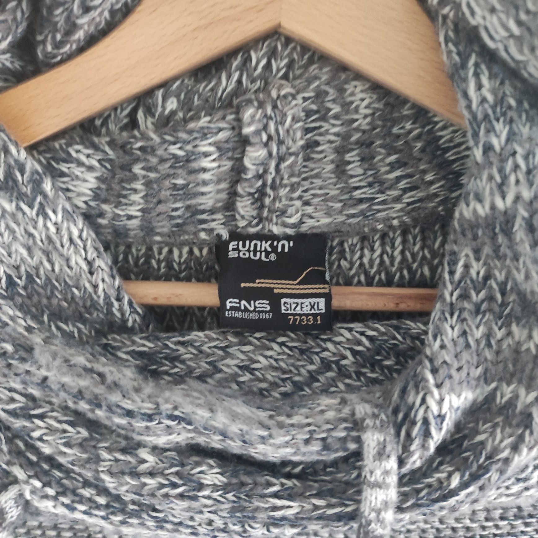 Funk'n'soul sportowy szary sweter z kapturem xl
Szerokość w ramionach