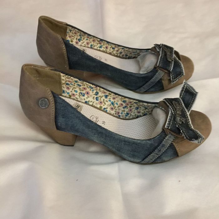 Sapatos de salto alto