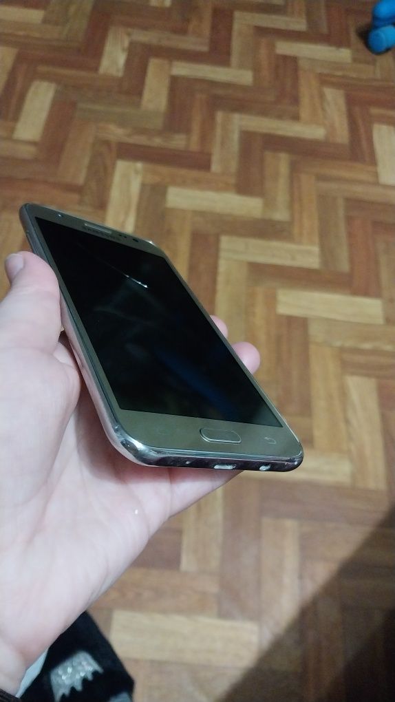 Телефон Samsung j5