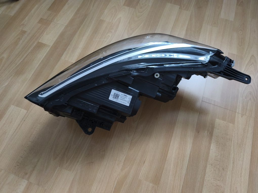Opel Crossland X lampa reflektor przedni prawy LED