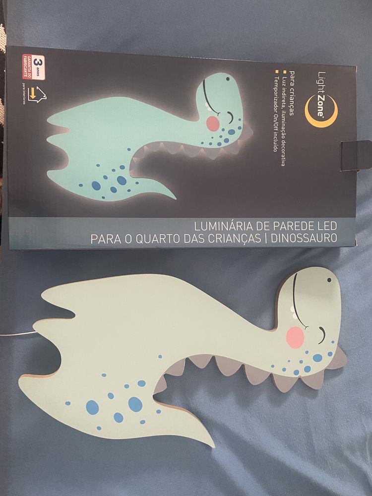 Dinossauro de luz indireta