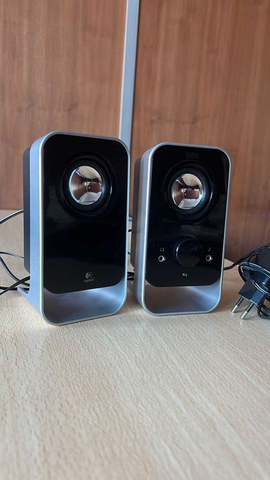 Colunas Logitech
