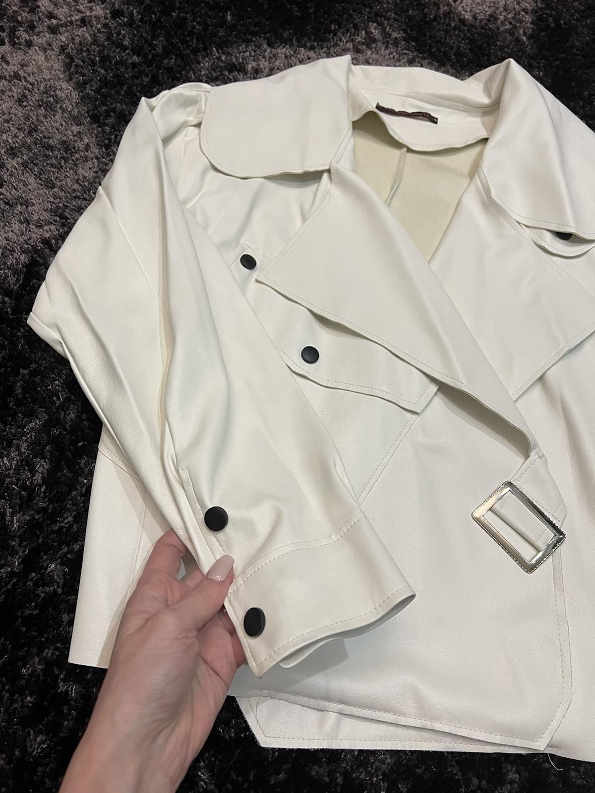 Куртка з екошкіри білого кольору