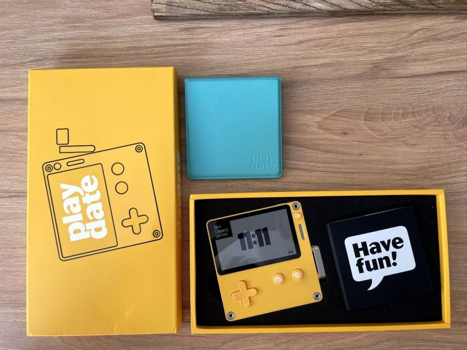 Портативна ігрова приставка консоль Panic Playdate +Чохол. Ретро. Нова