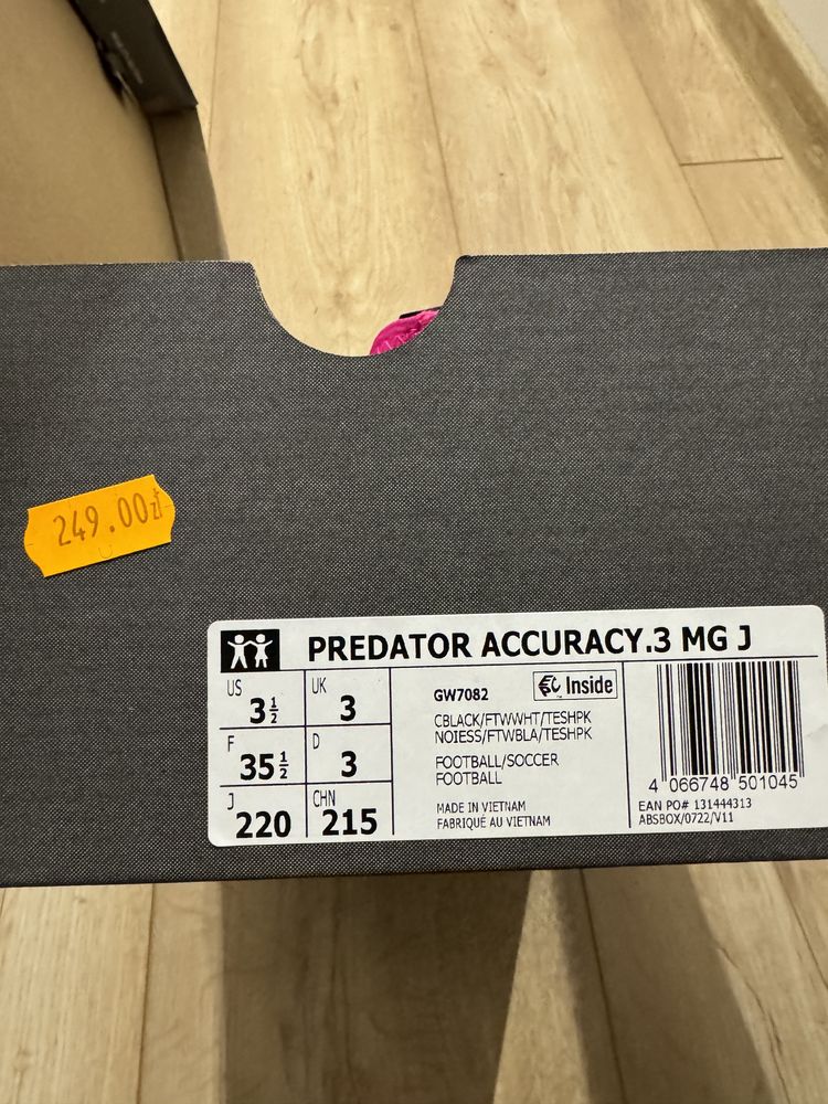 Buty piłkarskie Adidas Predator 35 1/3 nowe