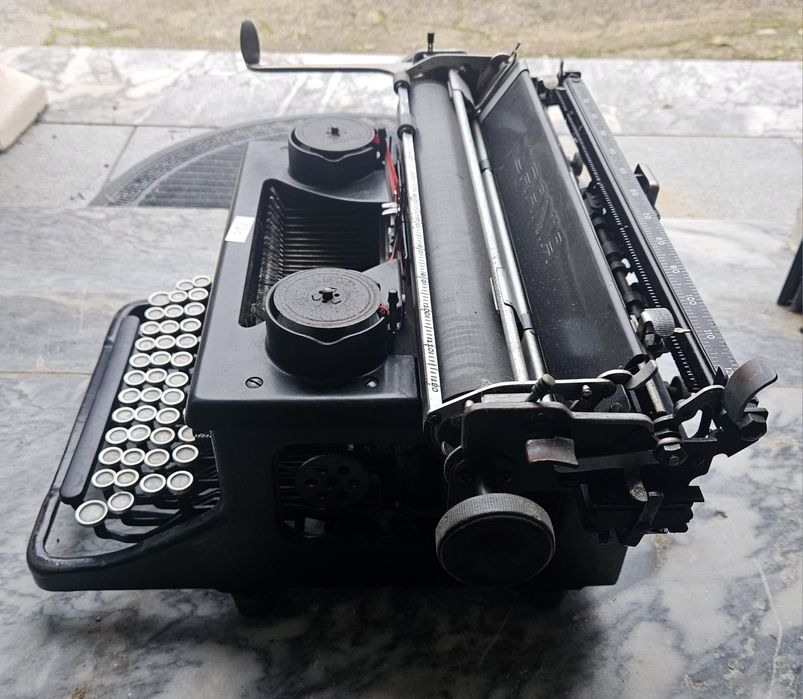 Máquina de escrever Urania