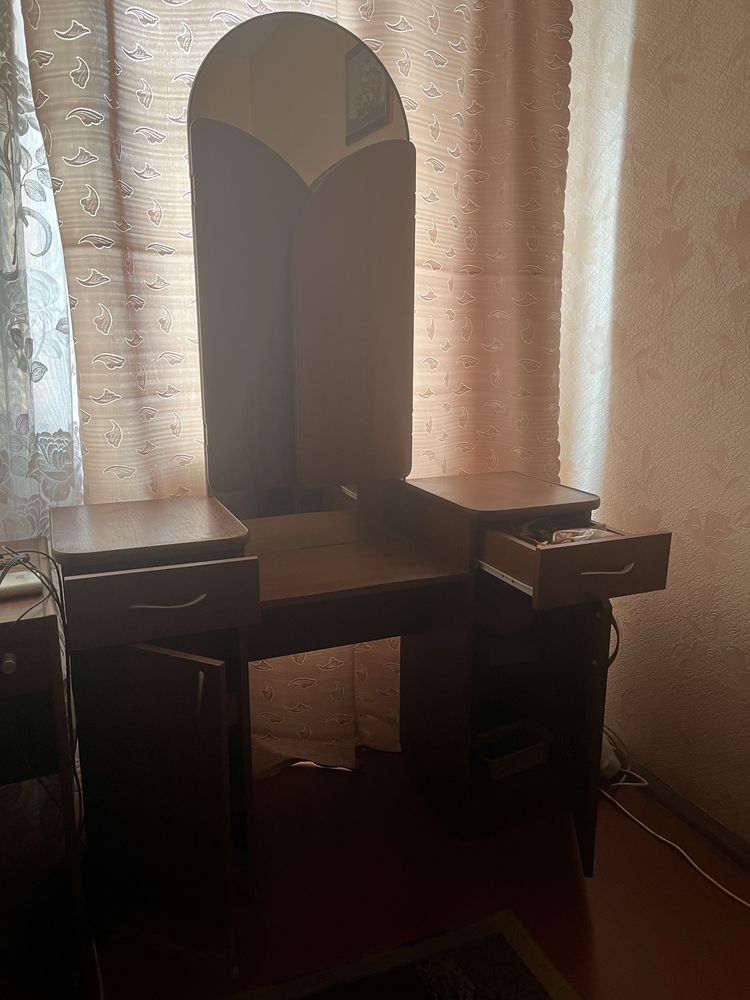Трюмо в хорошому стані