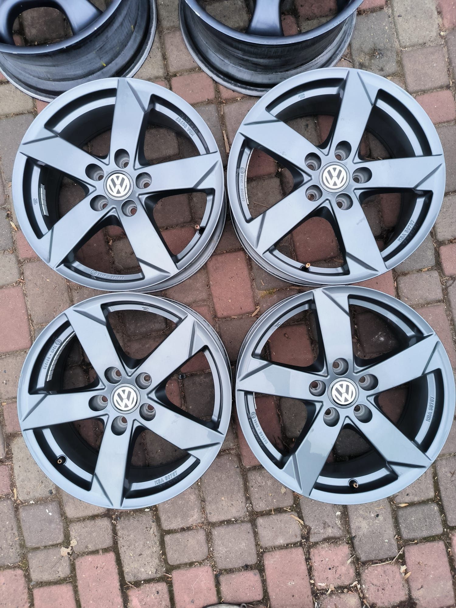 Felgi aluminiowe 17 Volkswagen Golf Passat Touran Sharan Tiguan 5x112