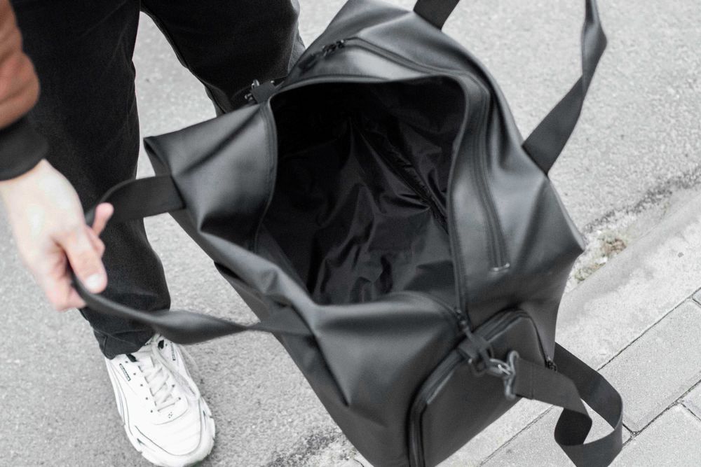 Дорожня спортивна сумка з відділення під взуття з еко шкіри на 27 л