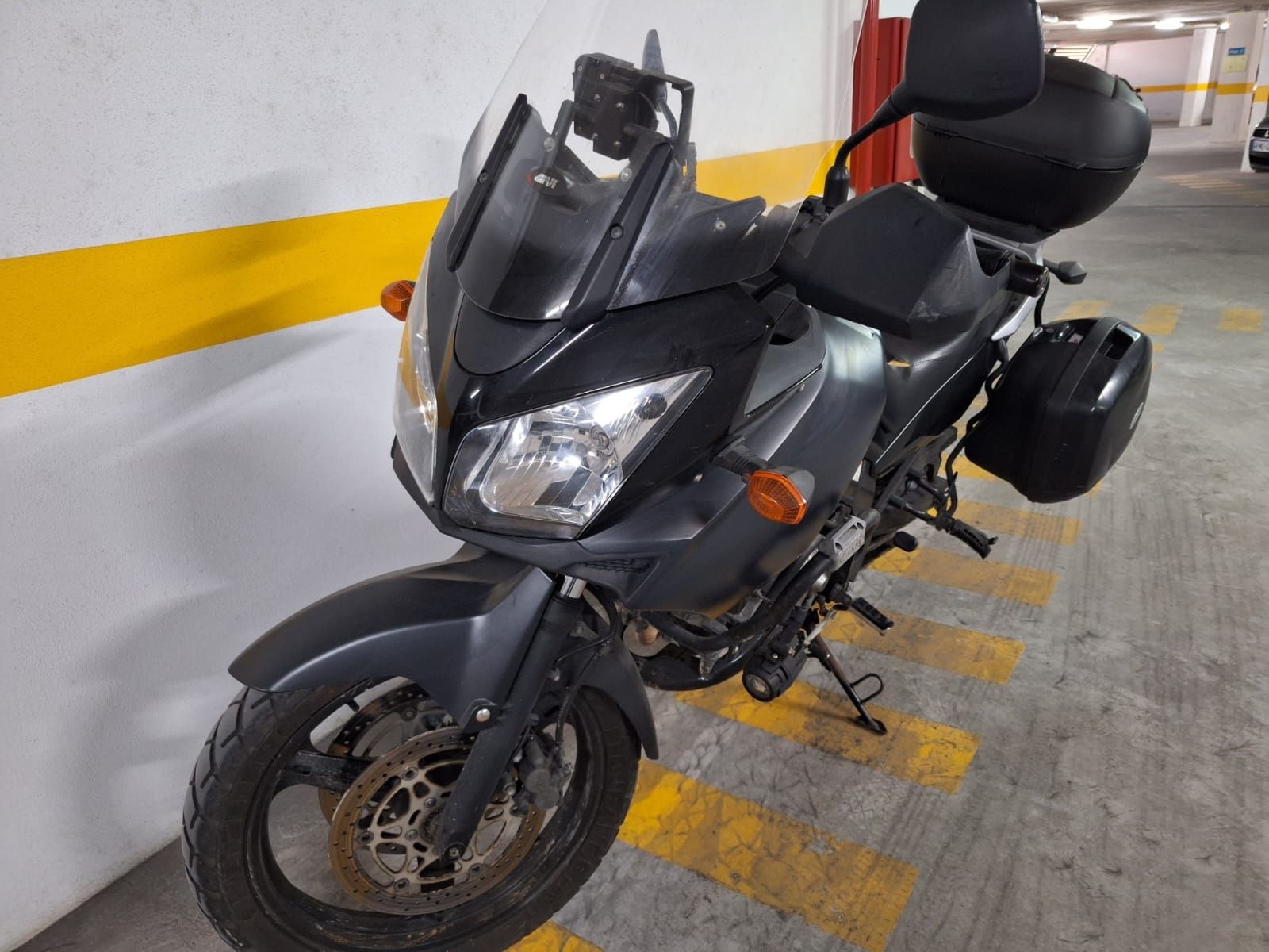 Suzuki v-strom 650 - ano 2005