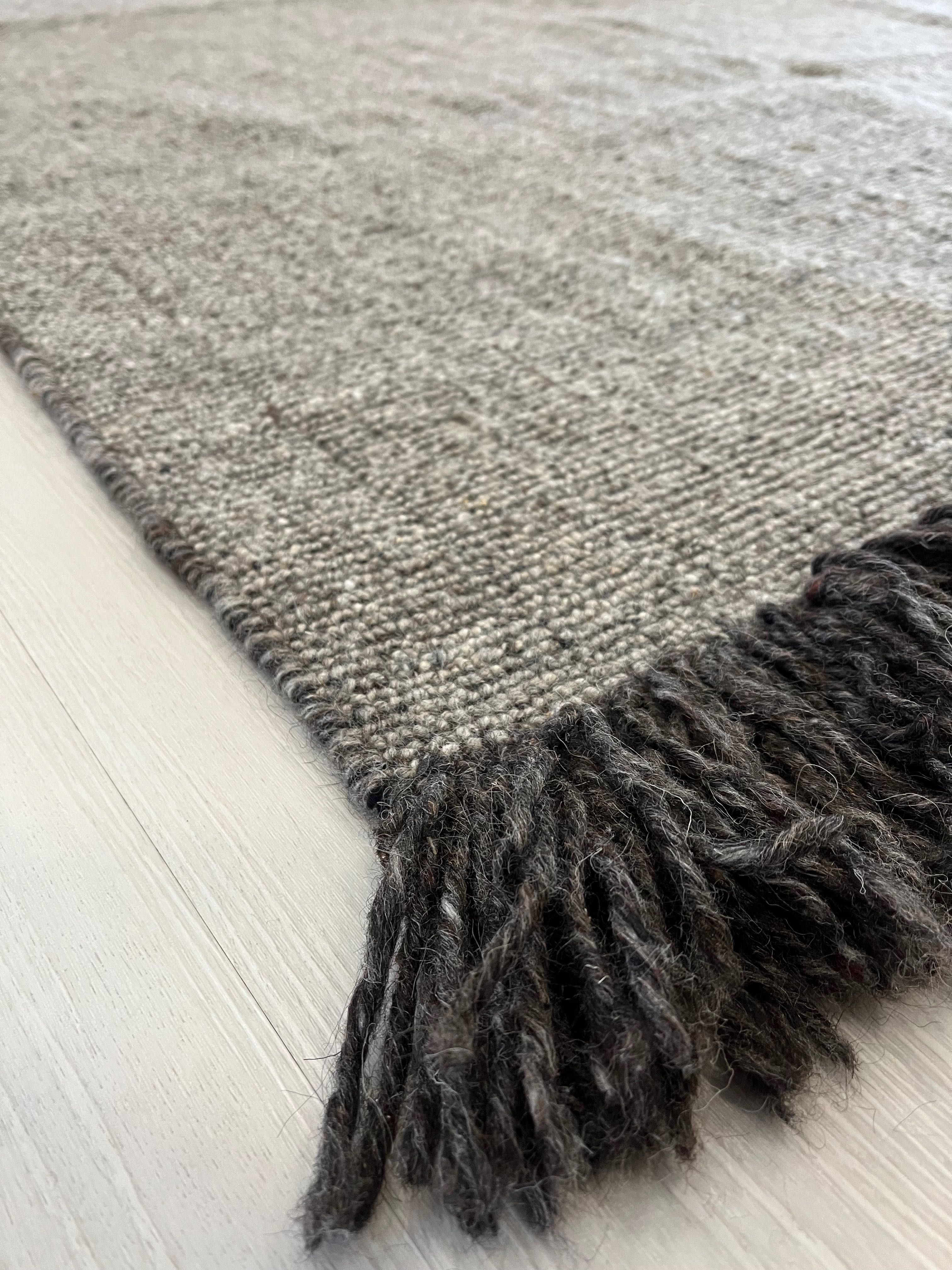 NEW CARPET AREA STORE 100% wool 240x170cm