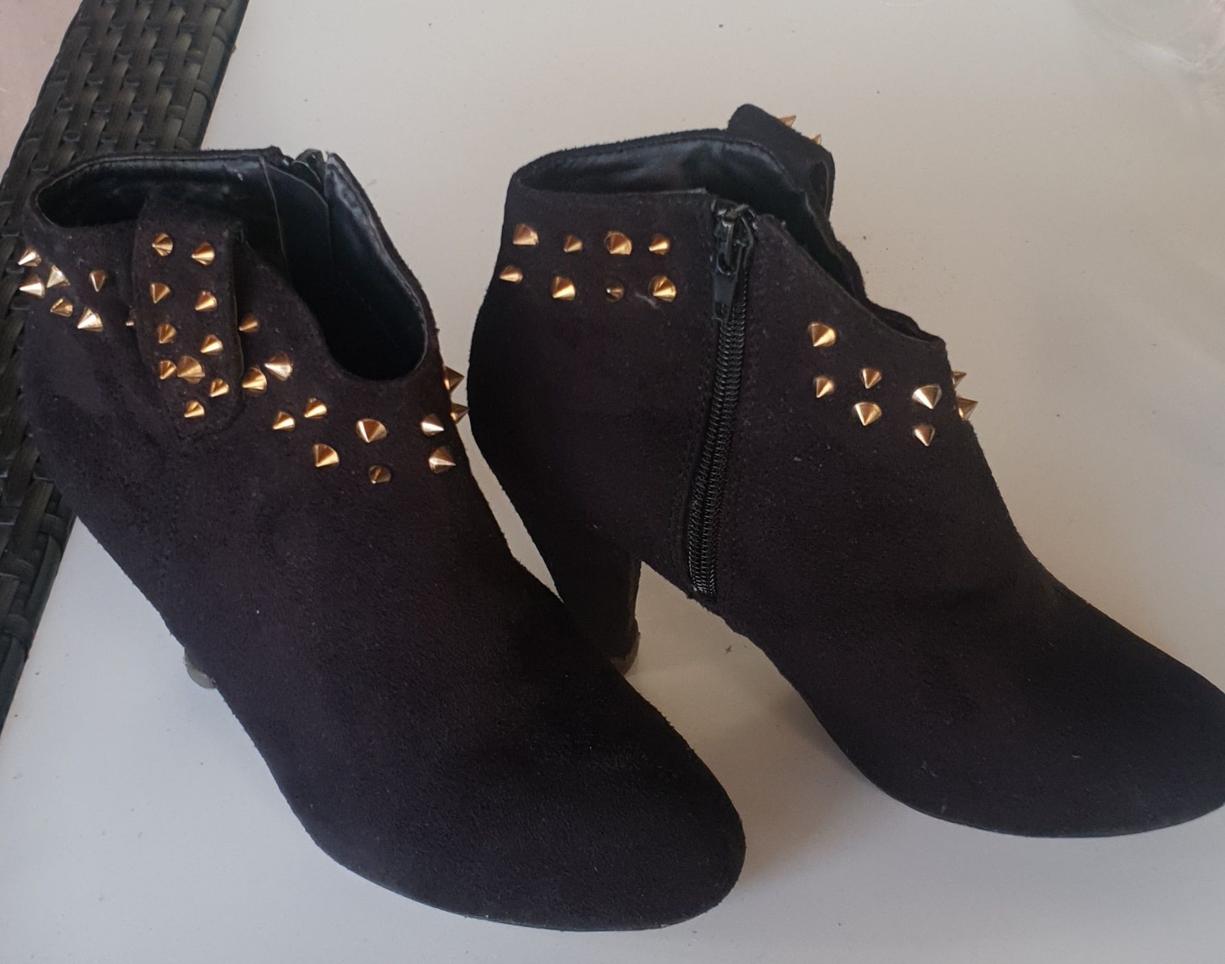 Botins pretos tamanho 37