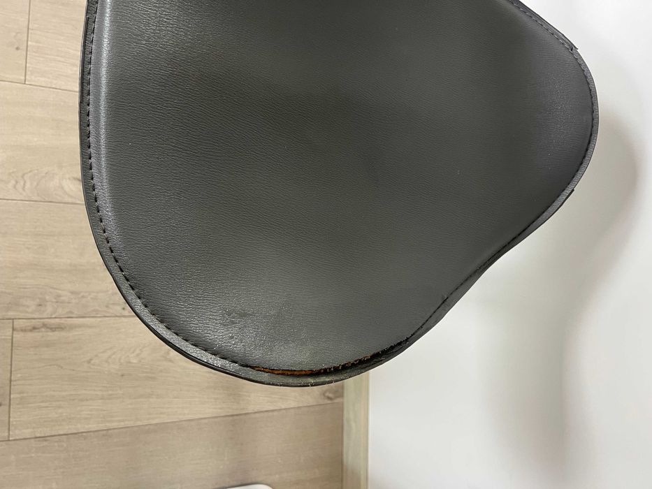 Hokery szaro srebrne z regulacją.