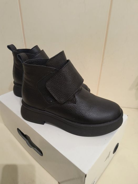 Чоботи жіночі. Нові
