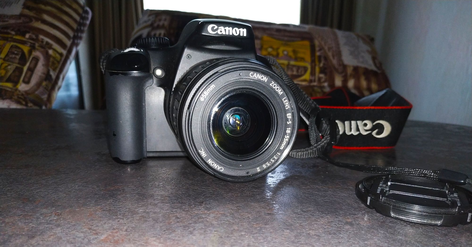 Фотоапарат Canon EOS 1000D kit (18-55 mm) + чохол в подарунок