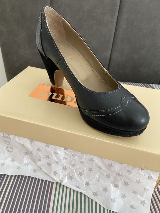 Sapatos Cubanas pretos salto alto- tamanho 38