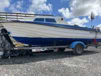 Vendo barco com documentos