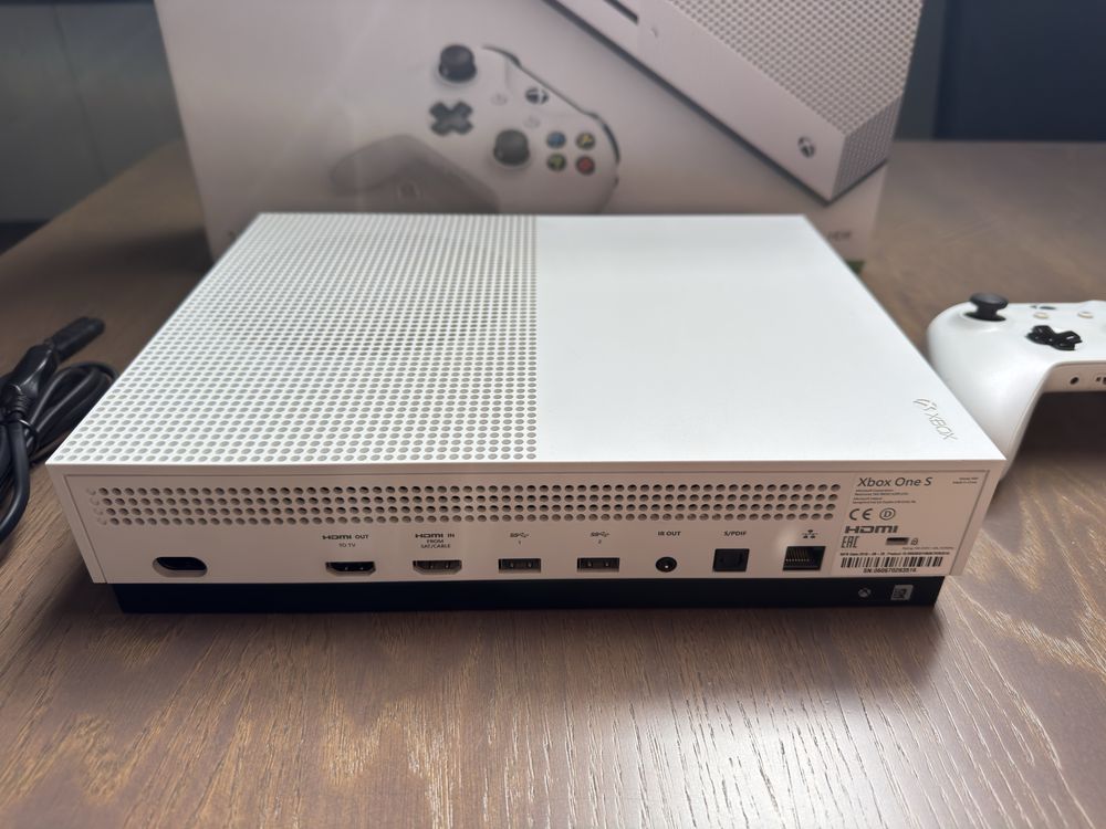 Konsola Xbox One S 1TB z padem – dobry stan