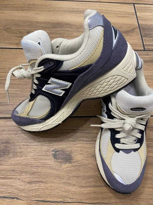 Кросівки New Balance m2002r
