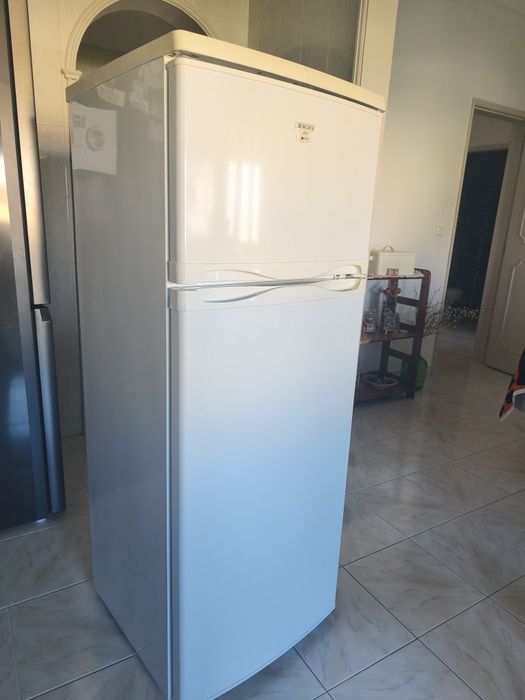 Frigorífico Jocel c/ congelador - Ef. Energ. A