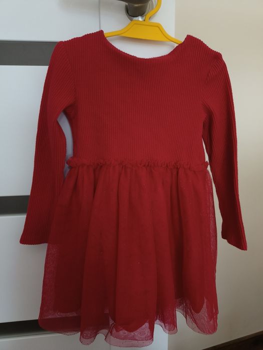 Czerwone ubranka dla dziewczynki