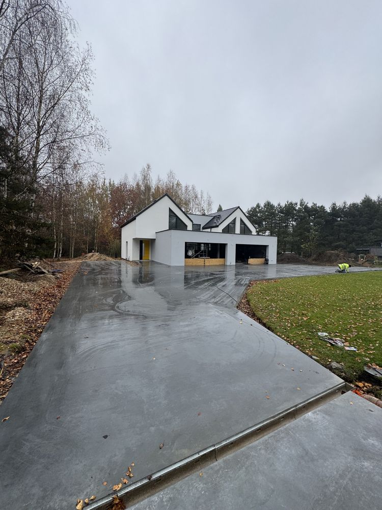 Podjazdy betonowe, podjazdy pod dom, beton architektoniczny polerowany