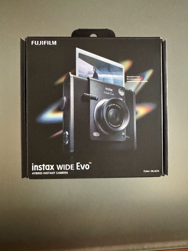 Câmara Instax Wide Evo