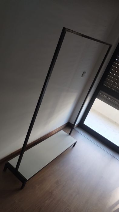 Guarda roupa e sapatos