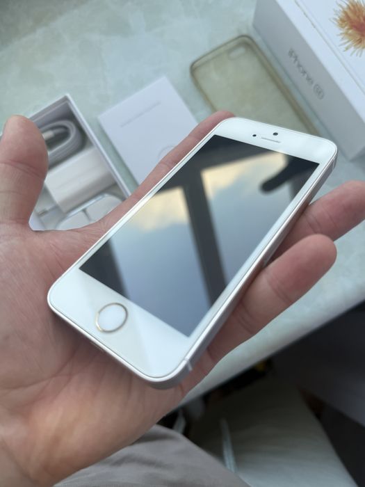 Продам Iphone se