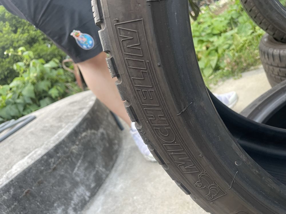 Pneus 235/35r19