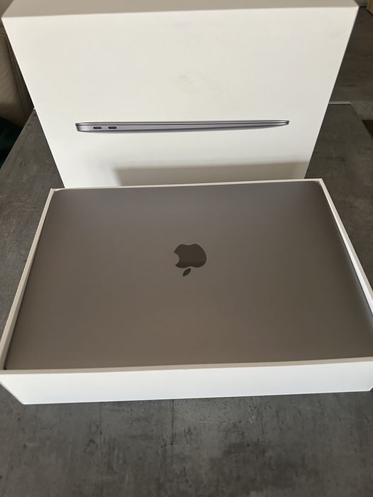 Macbook Air M1 2020 - 13” - 8GB - 256 SSD