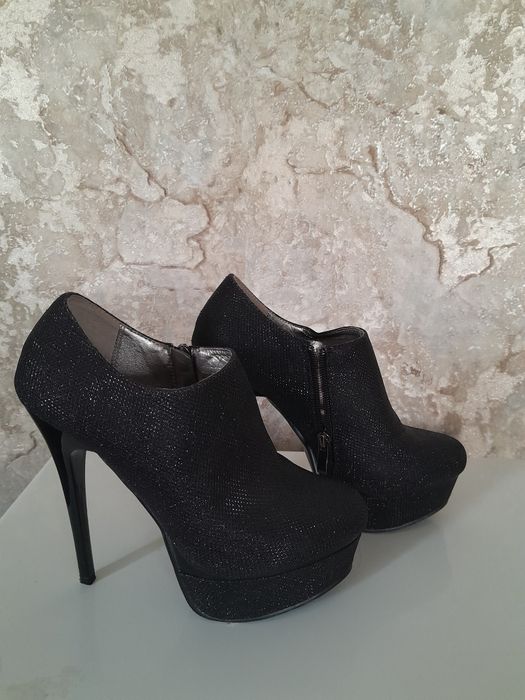 Продам туфли и босоножки