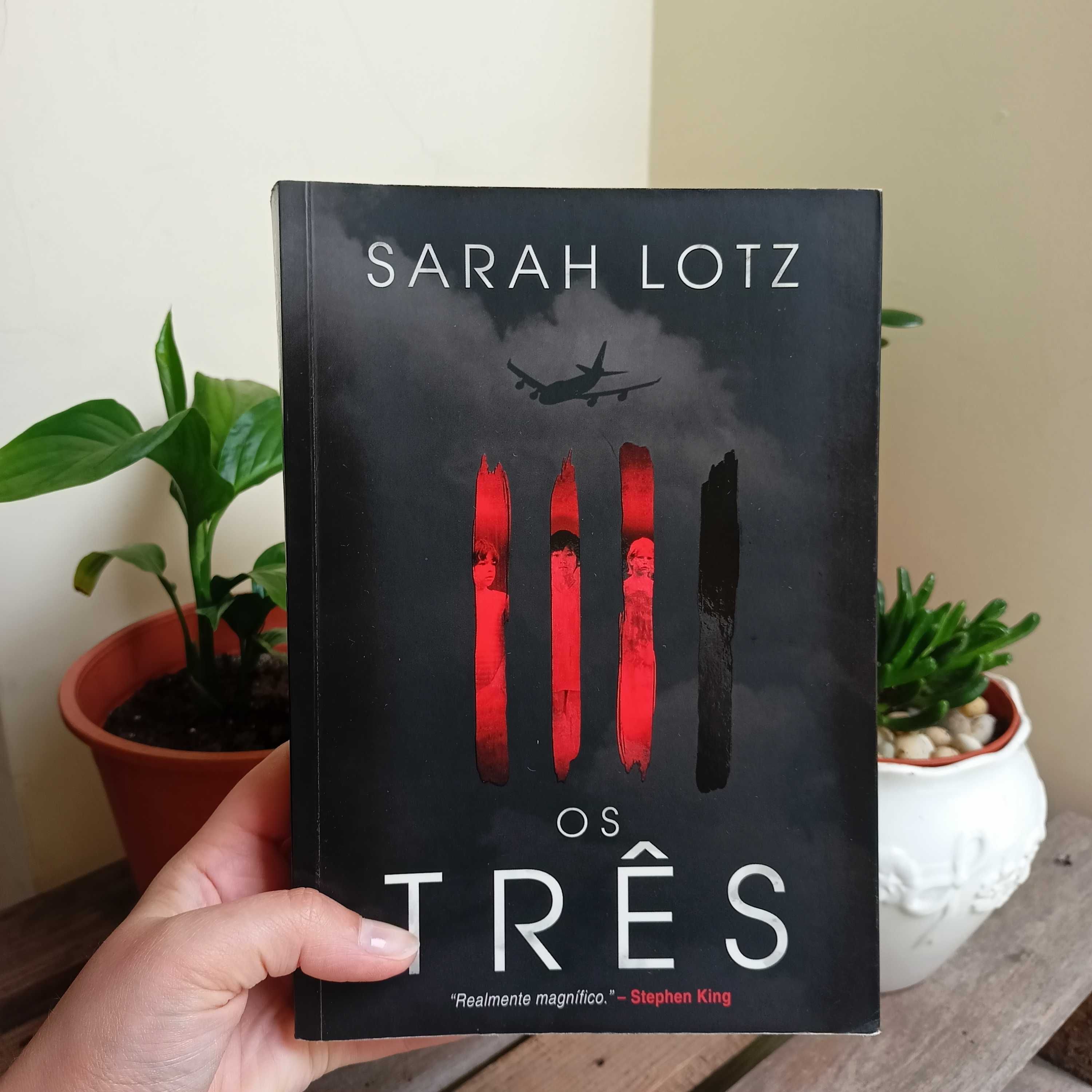 "Os Três", de Sarah Lotz