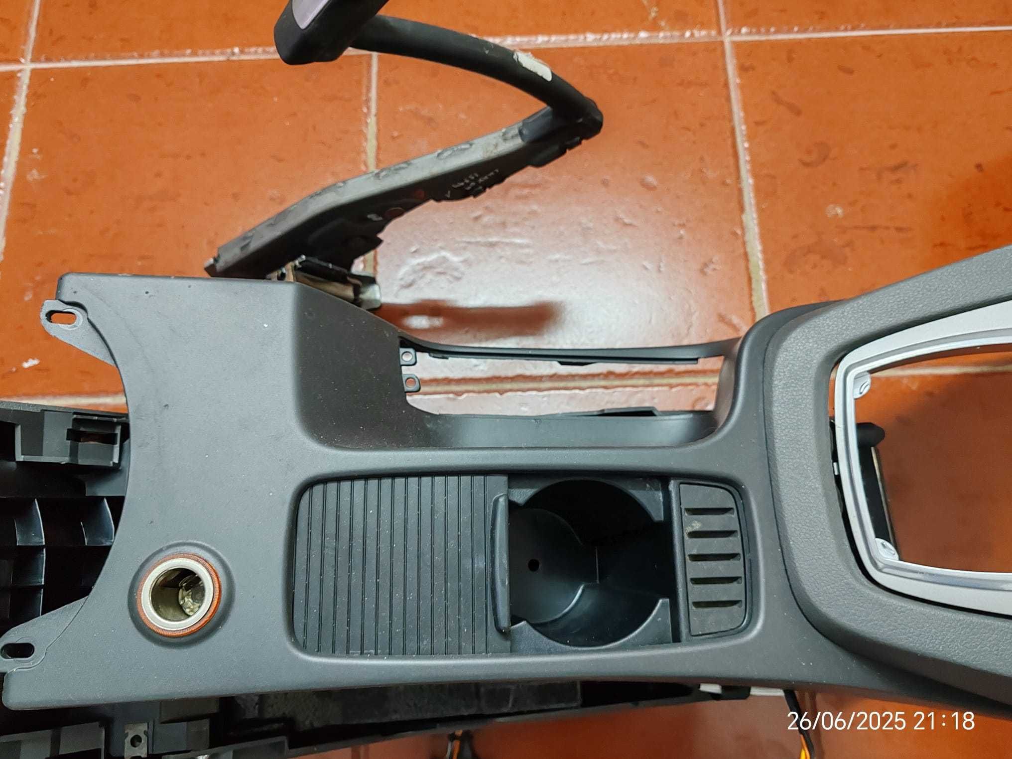 Consola central Ford C-Max e travão de mão